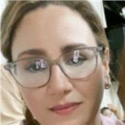 Tengo un base en muchas idiomas, incluidos árabe, francés e inglés, y también puedo explicar con gestos